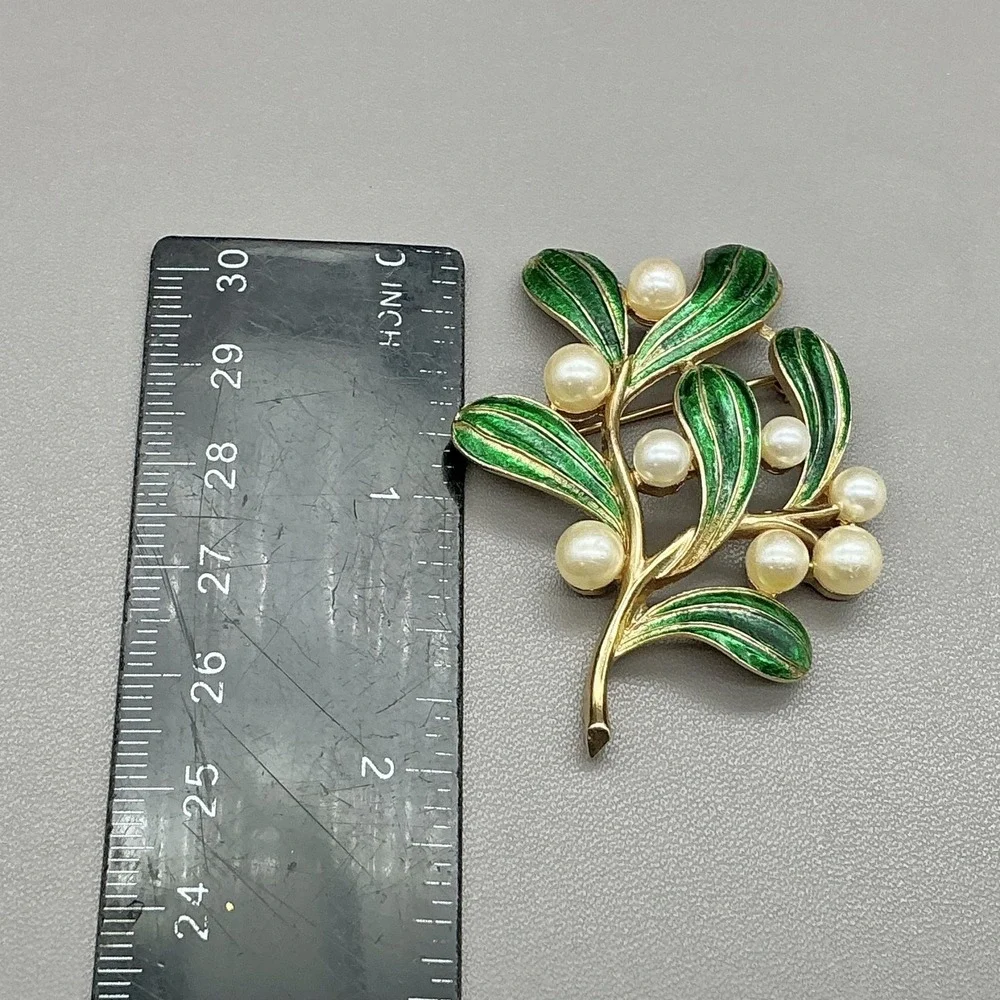 Vintage Crown Trifari Mistletoe Brooch Earrings Set Green Enamel Faux Pearl